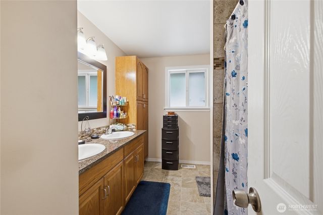 5713 187th Avenue E, Lake Tapps, WA 98391