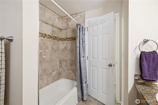 5713 187th Avenue E, Lake Tapps, WA 98391