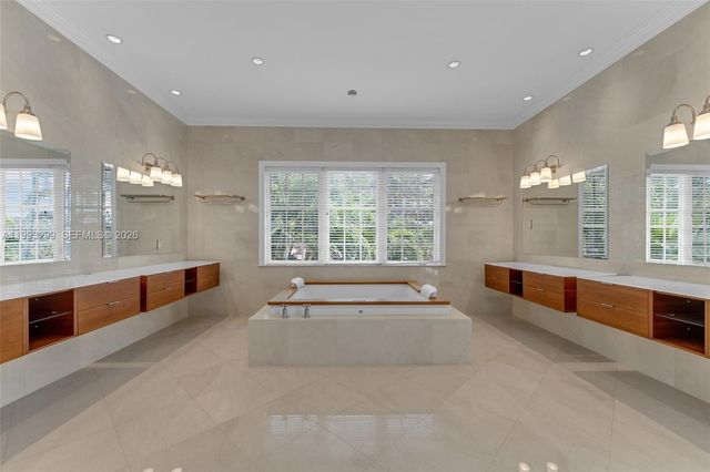 797 Ridgewood Rd ., Key Biscayne, FL 33149