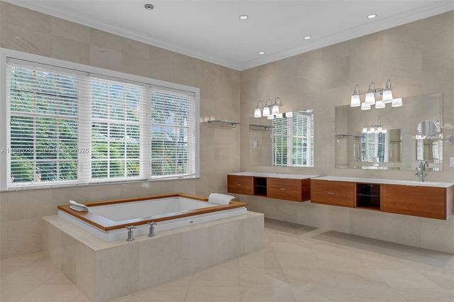 797 Ridgewood Rd ., Key Biscayne, FL 33149