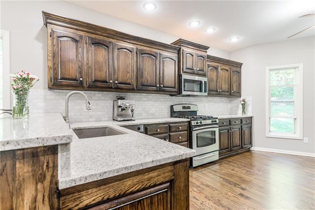 17212 W 68th Street, Shawnee, KS 66217