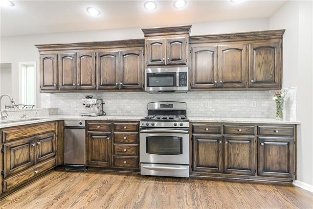 17212 W 68th Street, Shawnee, KS 66217