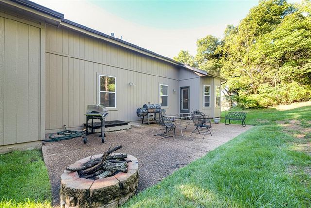 17212 W 68th Street, Shawnee, KS 66217