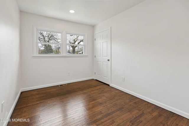 28 Gem Avenue, Toms River, NJ 08755