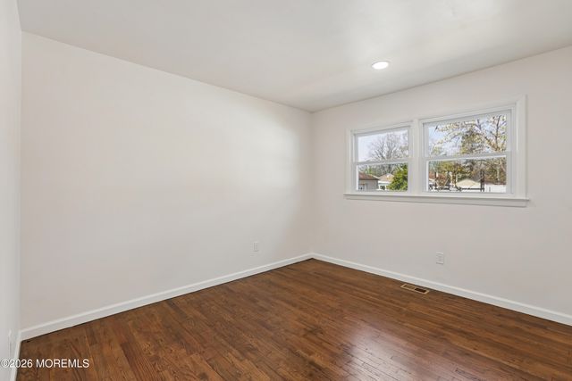 28 Gem Avenue, Toms River, NJ 08755