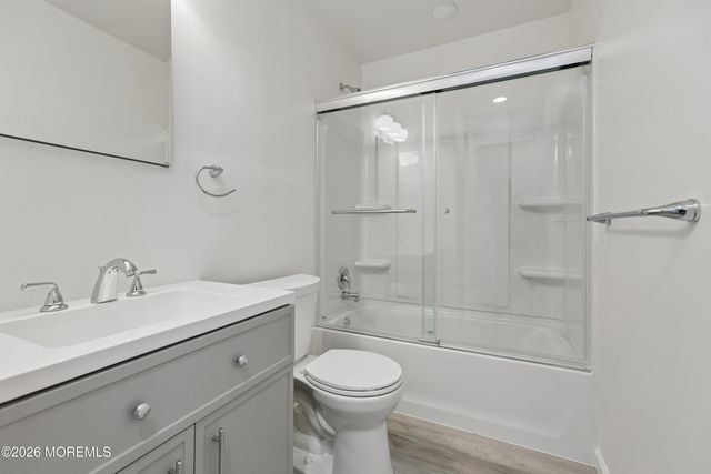 28 Gem Avenue, Toms River, NJ 08755