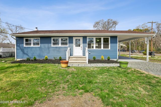 28 Gem Avenue, Toms River, NJ 08755
