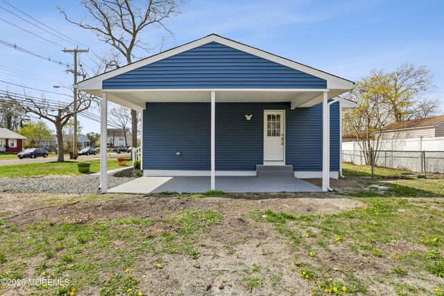 28 Gem Avenue, Toms River, NJ 08755