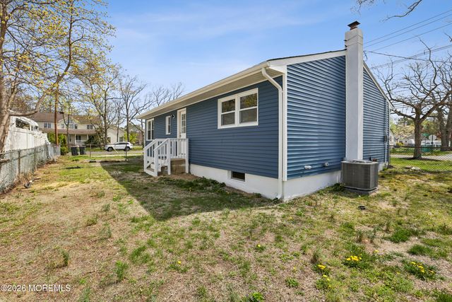 28 Gem Avenue, Toms River, NJ 08755