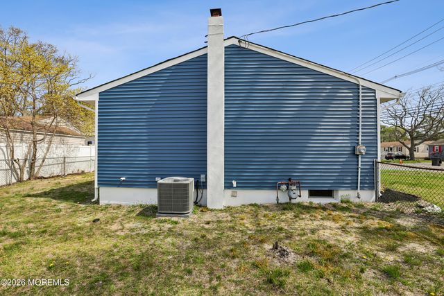 28 Gem Avenue, Toms River, NJ 08755