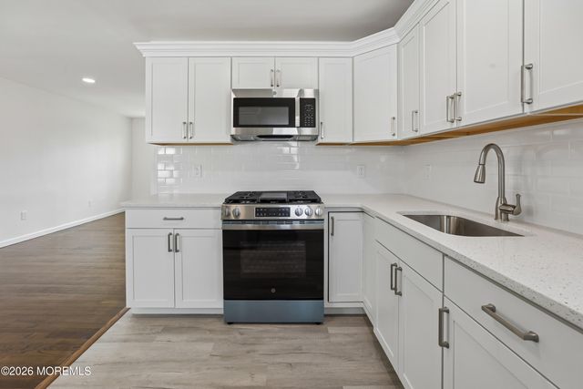 28 Gem Avenue, Toms River, NJ 08755
