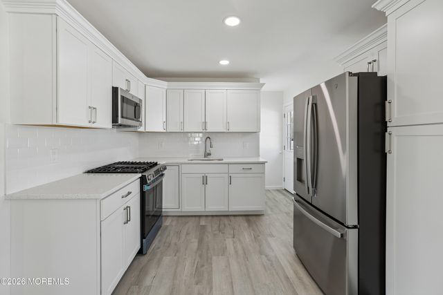 28 Gem Avenue, Toms River, NJ 08755