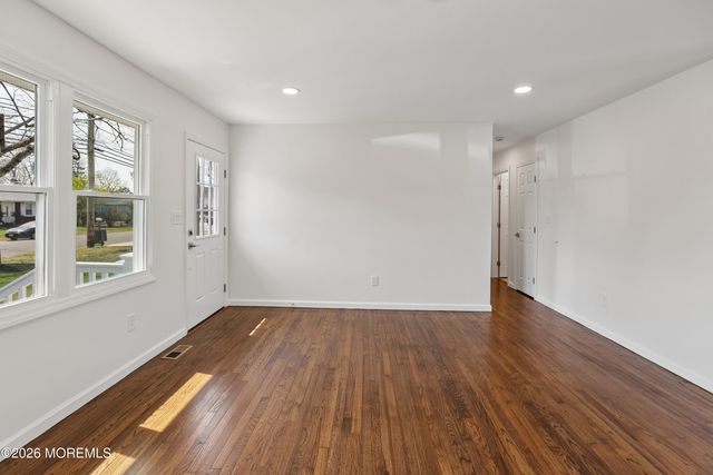 28 Gem Avenue, Toms River, NJ 08755