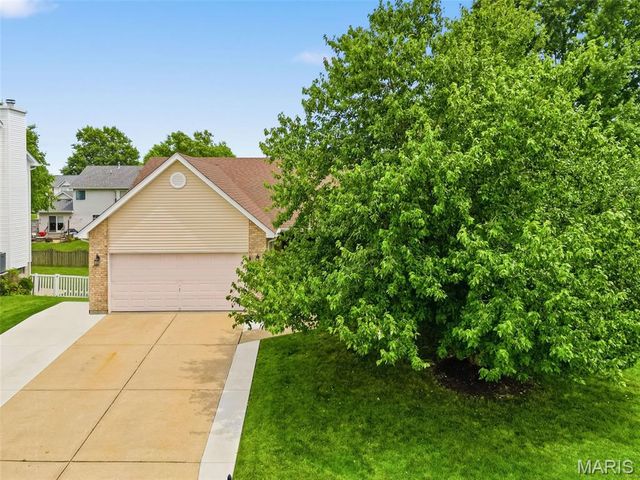 161 Berryville Place, St Charles, MO 63304