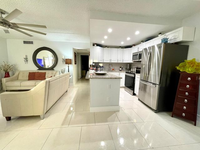 3200 Springdale Boulevard 107, Palm Springs, FL 33461