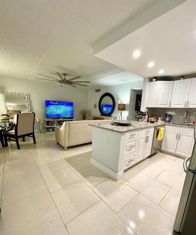 3200 Springdale Boulevard 107, Palm Springs, FL 33461
