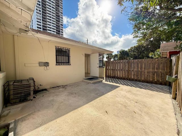 5607 N Flagler Drive, West Palm Beach, FL 33407