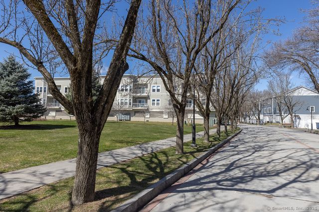 300 Harbour Close 34-B, New Haven, CT 06519