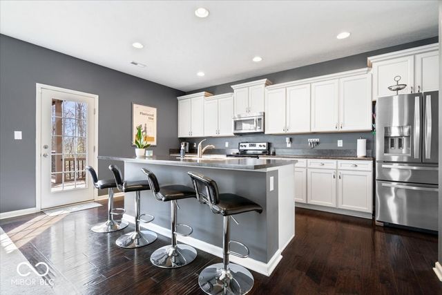 8595 N Deer Hill Drive, Mccordsville, IN 46055