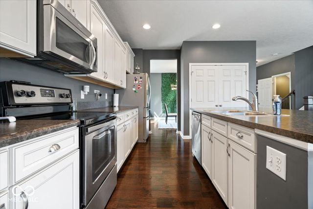 8595 N Deer Hill Drive, Mccordsville, IN 46055