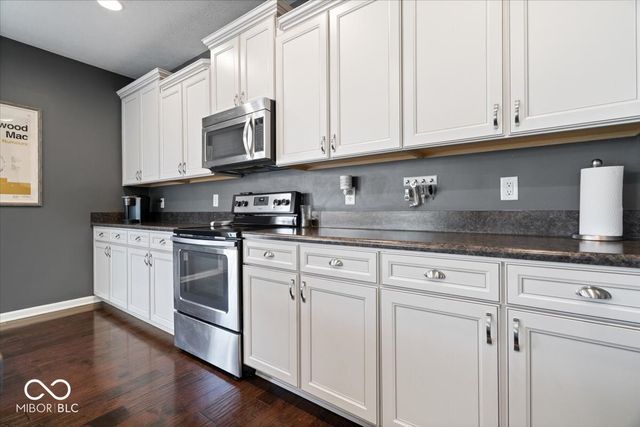 8595 N Deer Hill Drive, Mccordsville, IN 46055