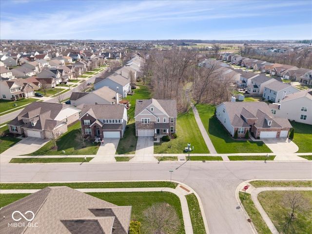 8595 N Deer Hill Drive, Mccordsville, IN 46055