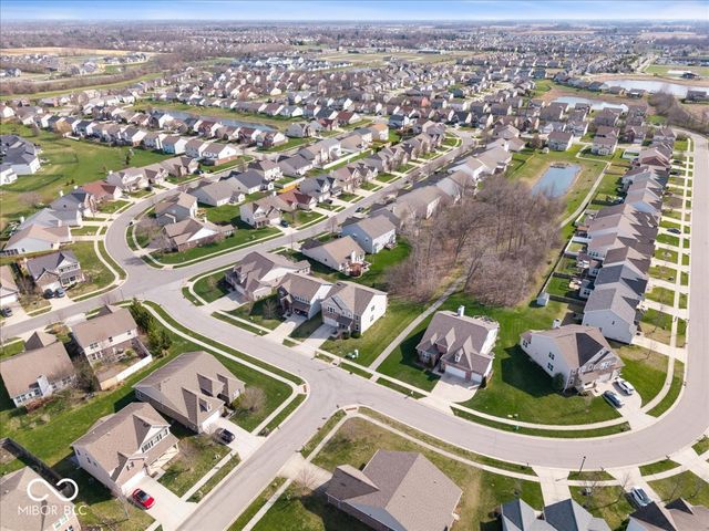 8595 N Deer Hill Drive, Mccordsville, IN 46055