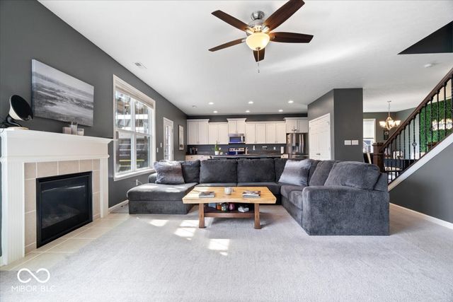 8595 N Deer Hill Drive, Mccordsville, IN 46055