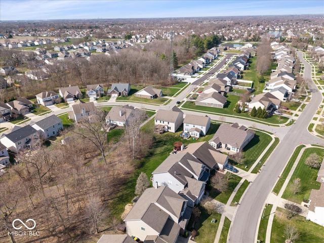 8595 N Deer Hill Drive, Mccordsville, IN 46055