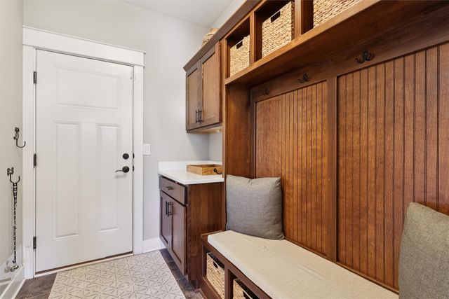 8243 Sky View Circle, West Des Moines, IA 50266