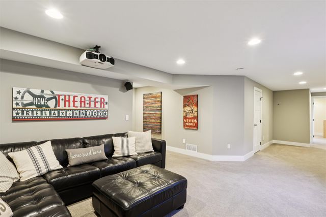 8243 Sky View Circle, West Des Moines, IA 50266