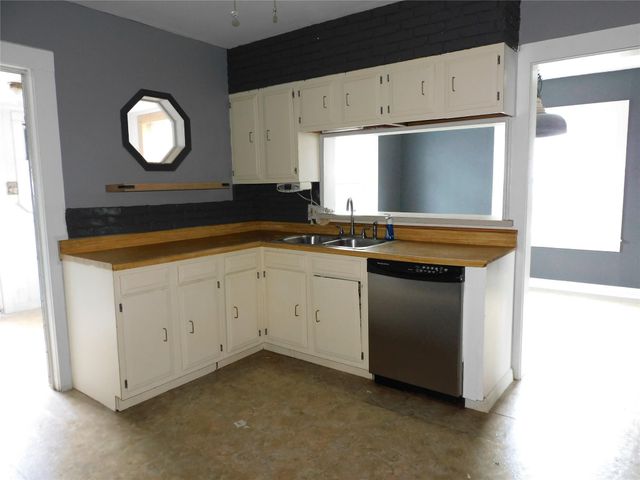 405 13th Avenue N, Texas City, TX 77590