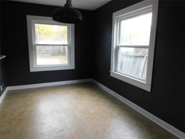 405 13th Avenue N, Texas City, TX 77590