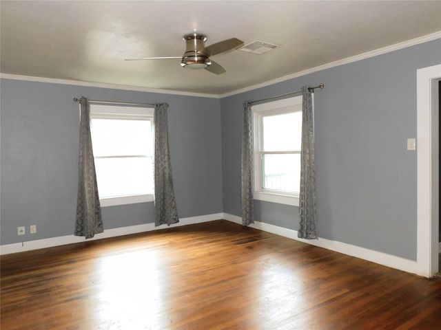 405 13th Avenue N, Texas City, TX 77590