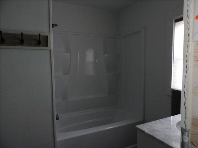 405 13th Avenue N, Texas City, TX 77590