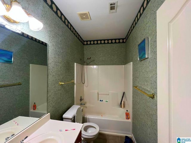 550 LAKESIDE CIRCLE, Center Point, AL 35215
