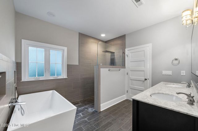 63 Evergreen Lane, Hampstead, NC 28443