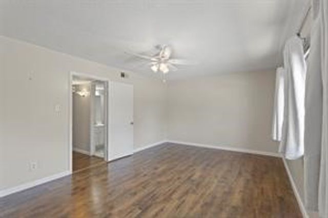 10650 Steppington Drive 211, Dallas, TX 75230