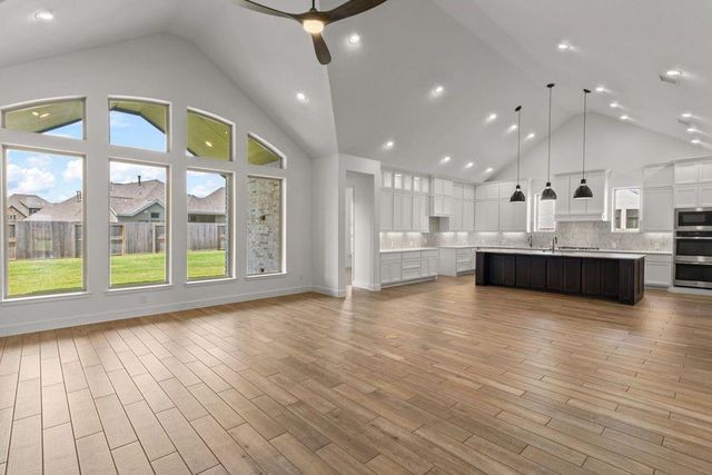 12122 Grassy Bend Drive, Mont Belvieu, TX 77523