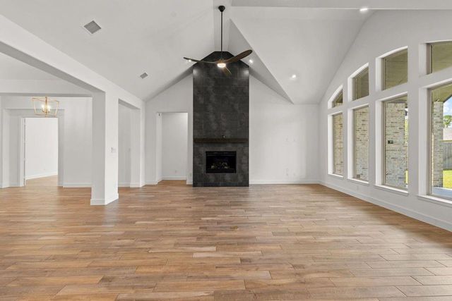 12122 Grassy Bend Drive, Mont Belvieu, TX 77523