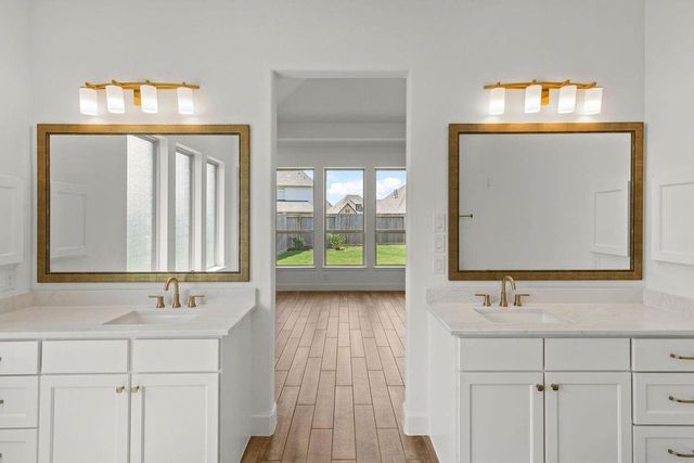 12122 Grassy Bend Drive, Mont Belvieu, TX 77523