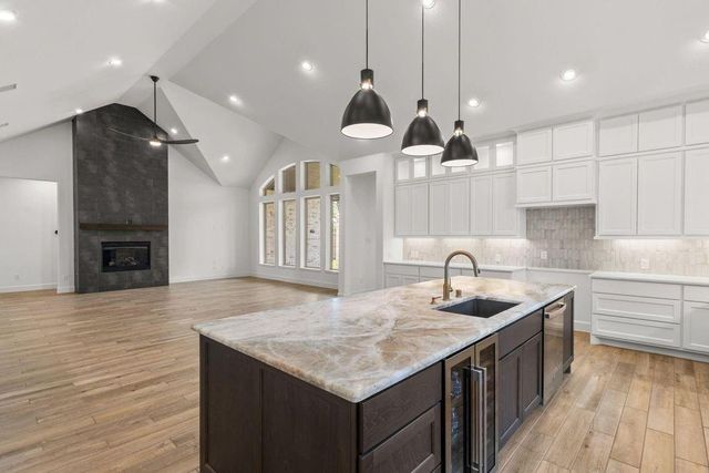 12122 Grassy Bend Drive, Mont Belvieu, TX 77523