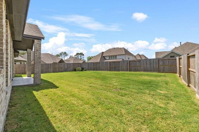 12122 Grassy Bend Drive, Mont Belvieu, TX 77523