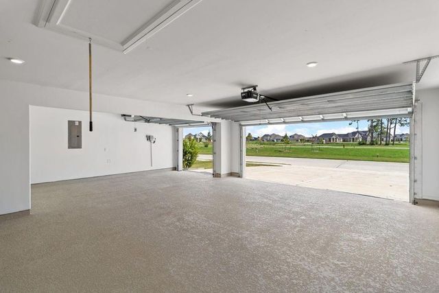 12122 Grassy Bend Drive, Mont Belvieu, TX 77523