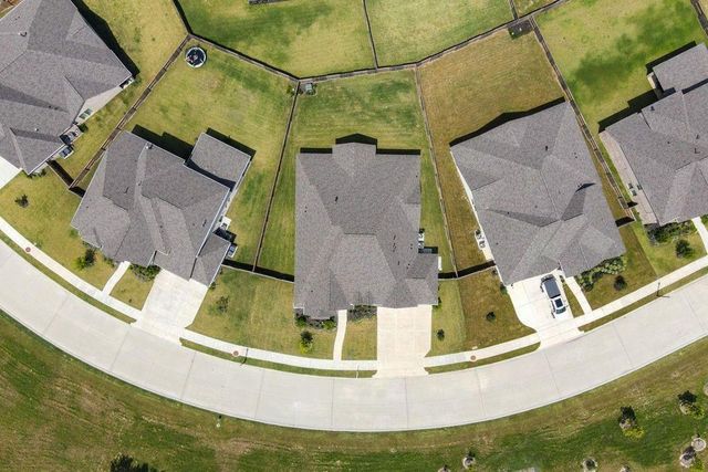 12122 Grassy Bend Drive, Mont Belvieu, TX 77523