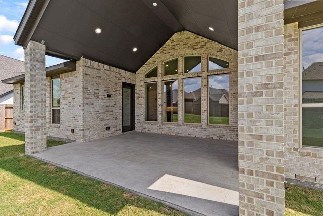 12122 Grassy Bend Drive, Mont Belvieu, TX 77523