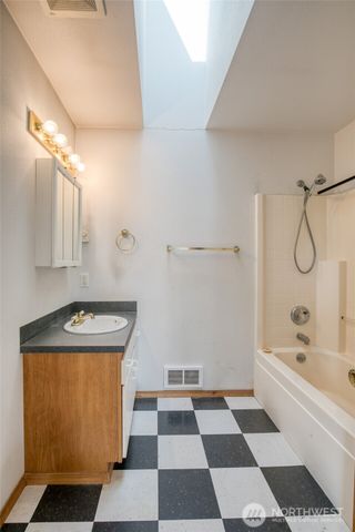 1487 Ocean Beach Road, Hoquiam, WA 98550