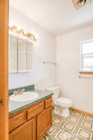 1487 Ocean Beach Road, Hoquiam, WA 98550