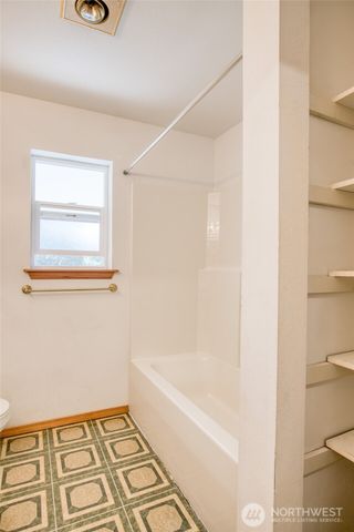 1487 Ocean Beach Road, Hoquiam, WA 98550