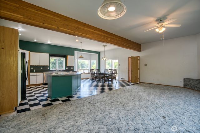 1487 Ocean Beach Road, Hoquiam, WA 98550